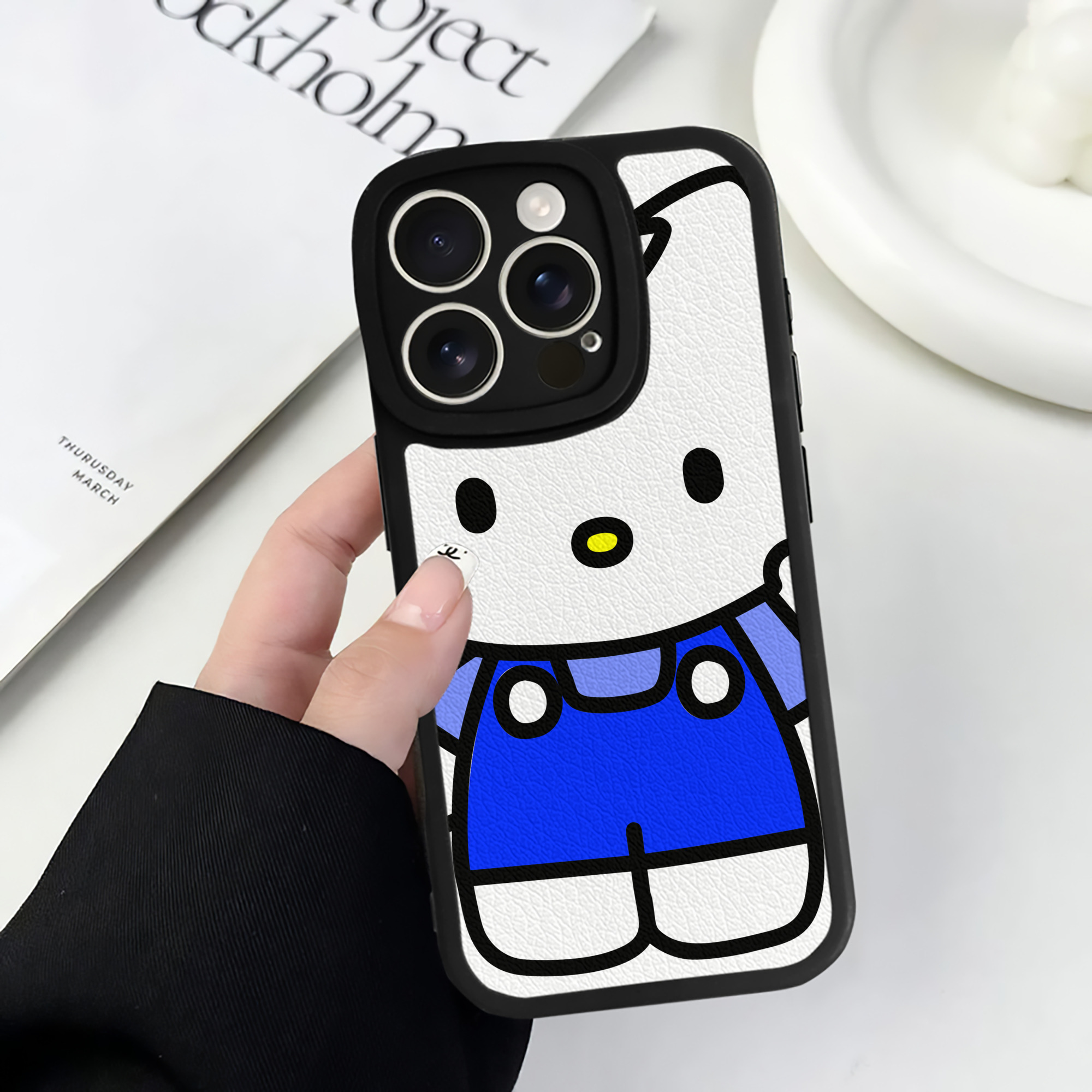 （画像用） Hello Kitty ハローキティ 【iPhone 16シリーズ対応】シリコンスマホケース（レザー調） 材質：シリコン
